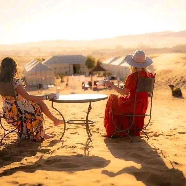 Bivouac Camel Trips Hotel Merzouga Bagian luar foto
