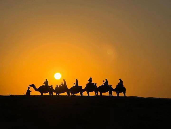 Bivouac Camel Trips Hotel Merzouga Bagian luar foto