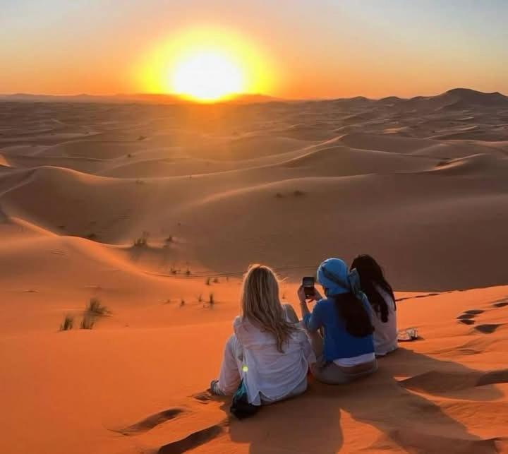 Bivouac Camel Trips Hotel Merzouga Bagian luar foto